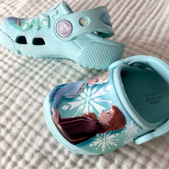 Crocs X Disney Frozen 2 Clogs Toddler Baby 4 - Picture 3 of 6